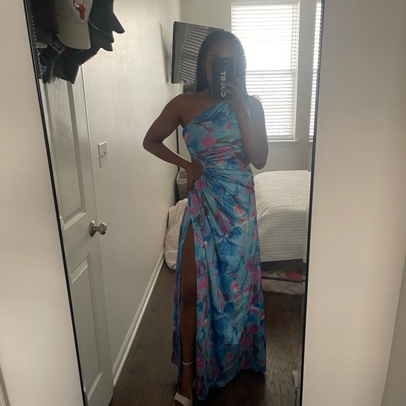🎉HOST PICK🎉 NWT Sonya Nour Maxi Dress in Zuri Print - Picture 4 of 4
